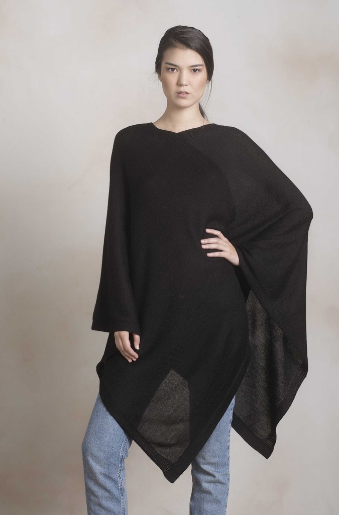 Almendra Poncho